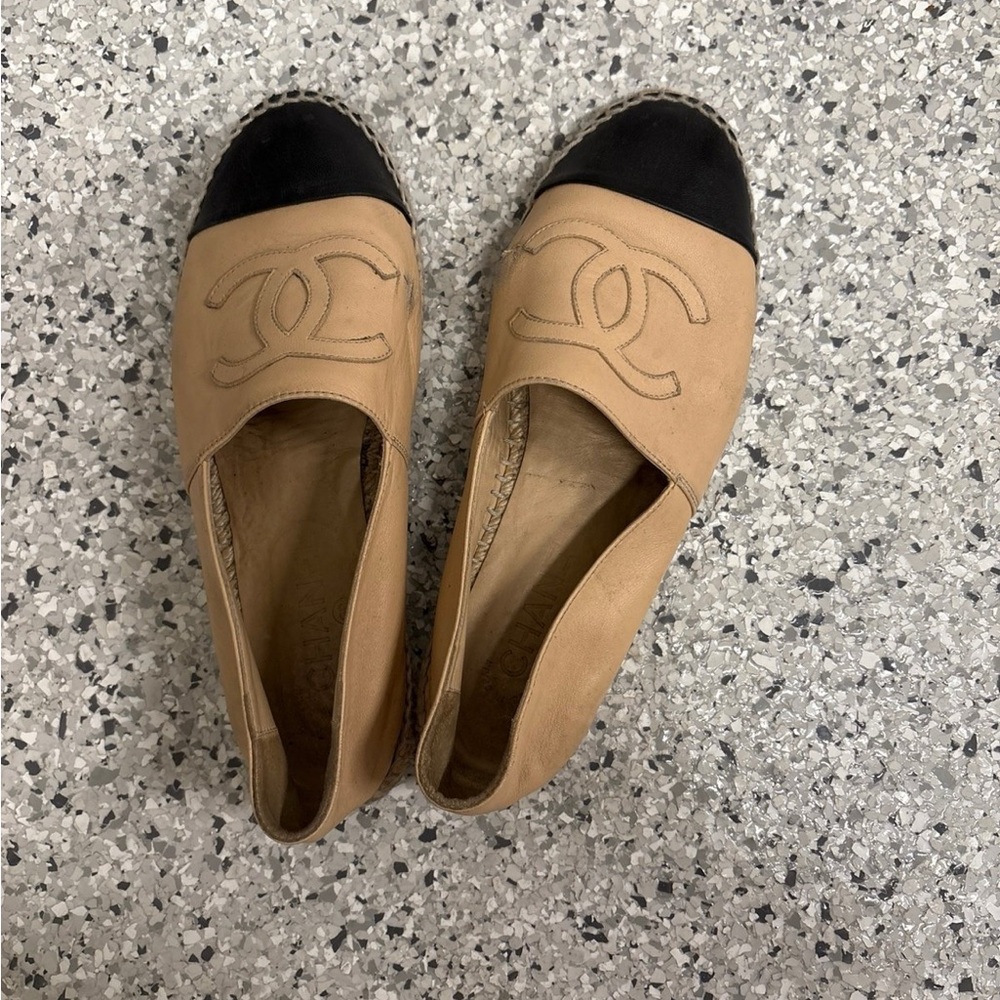 Chanel Bi-Color Black Beige Lambskin CC Logo Espadrilles US 7.5 / EU 37.5